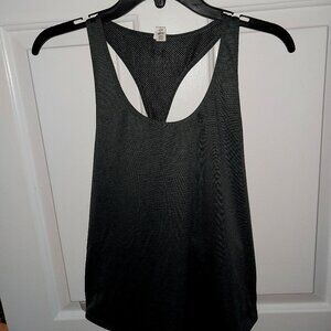 Women's Under Armour athletic shirt Size (M)